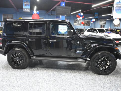 Used 2024 Jeep Wrangler Unlimited Sahara w/ Technology Group image 2