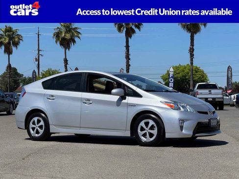 Used 2014 Toyota Prius Two FWD image 1