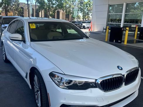 Used 2018 BMW 530i w/ Premium Package RWD image 2