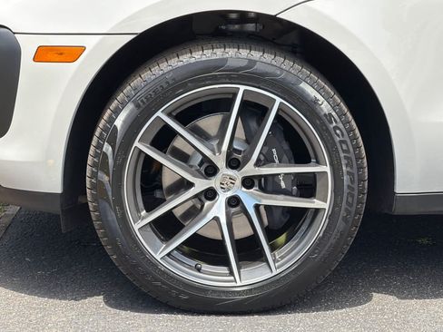 Certified 2025 Porsche Macan AWD/4WD image 29