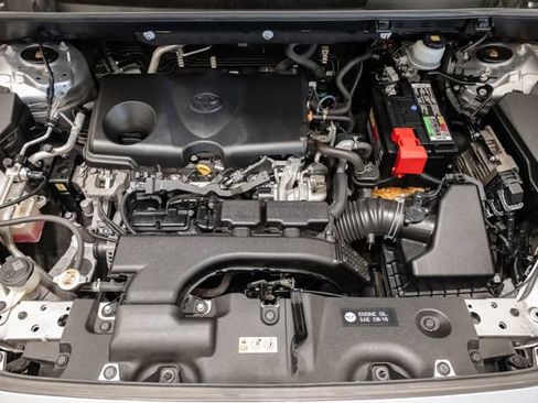 Used 2020 Toyota RAV4 XLE w/ Convenience Package FWD image 3