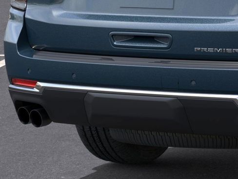 New 2025 Chevrolet Suburban Premier image 14