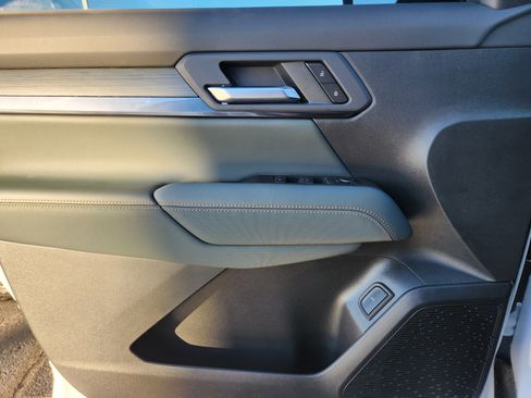 Used 2026 GMC Terrain AT4 w/ Technology Package II image 11