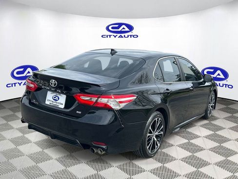 Used 2020 Toyota Camry SE image 3