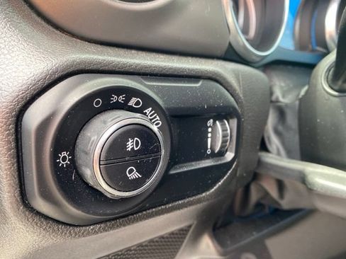 Used 2023 Jeep Gladiator Sport AWD/4WD image 17
