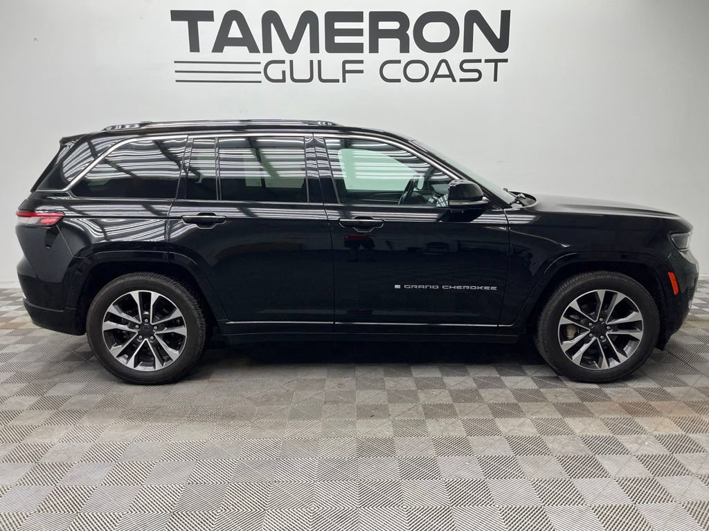 Used 2022 Jeep Grand Cherokee Overland w/ Luxury Tech Group IV AWD/4WD image 4