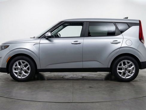 Used 2025 Kia Soul LX w/ LX Technology Package FWD image 5