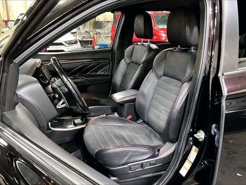 Used 2021 Mitsubishi Outlander LE image 8