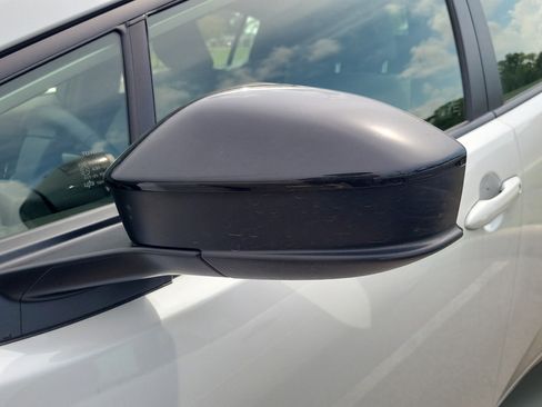 Used 2024 Toyota Prius LE FWD image 7
