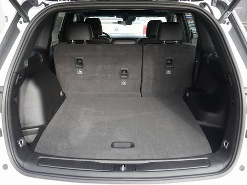 New 2025 Jeep Grand Cherokee Altitude image 9