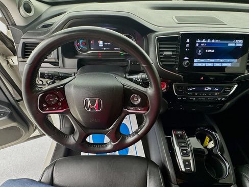 Used 2019 Honda Pilot Touring image 11