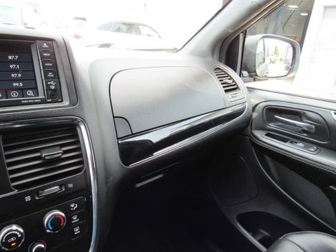 Used 2015 Dodge Grand Caravan SXT FWD image 25