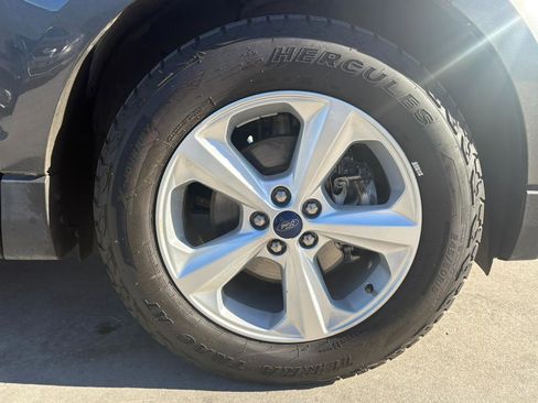 Used 2016 Ford Edge SE image 39