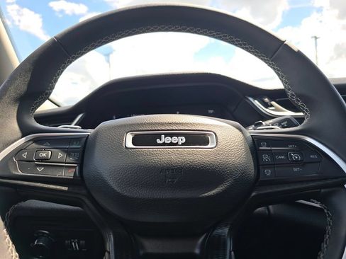 Used 2024 Jeep Grand Cherokee Laredo X AWD/4WD image 21