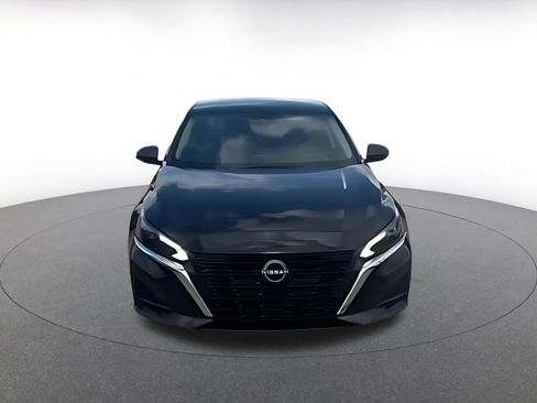 Used 2025 Nissan Altima 2.5 SV FWD image 16