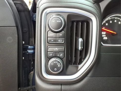 Used 2022 Chevrolet Silverado 1500 LT AWD/4WD image 17