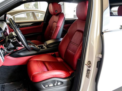 Used 2020 Porsche Cayenne AWD/4WD image 32