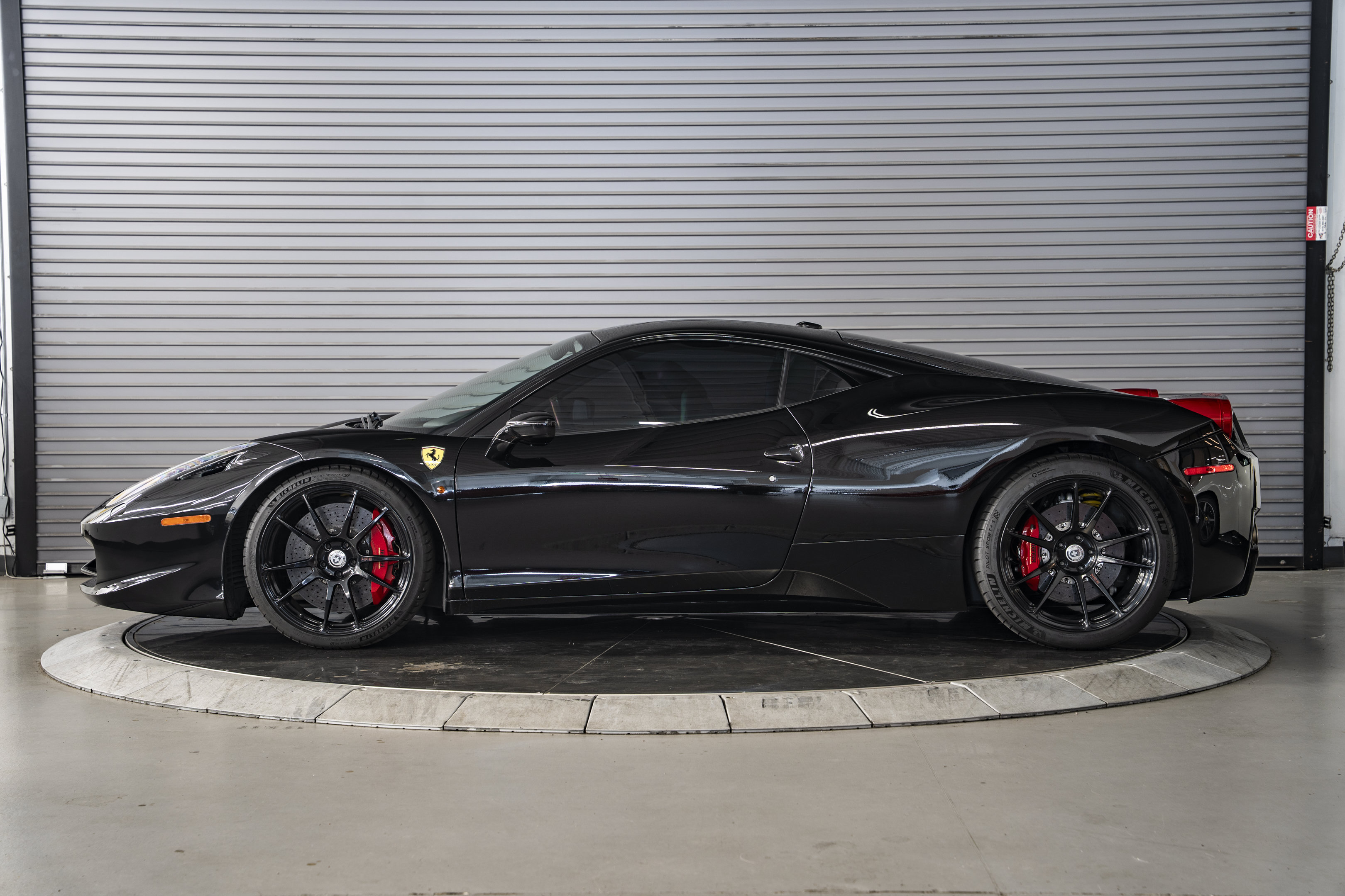 Used 2011 Ferrari 458 Italia Coupe RWD image 2