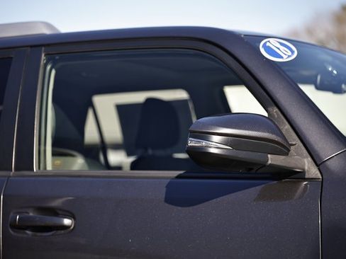 Used 2018 Toyota 4Runner SR5 Premium image 11