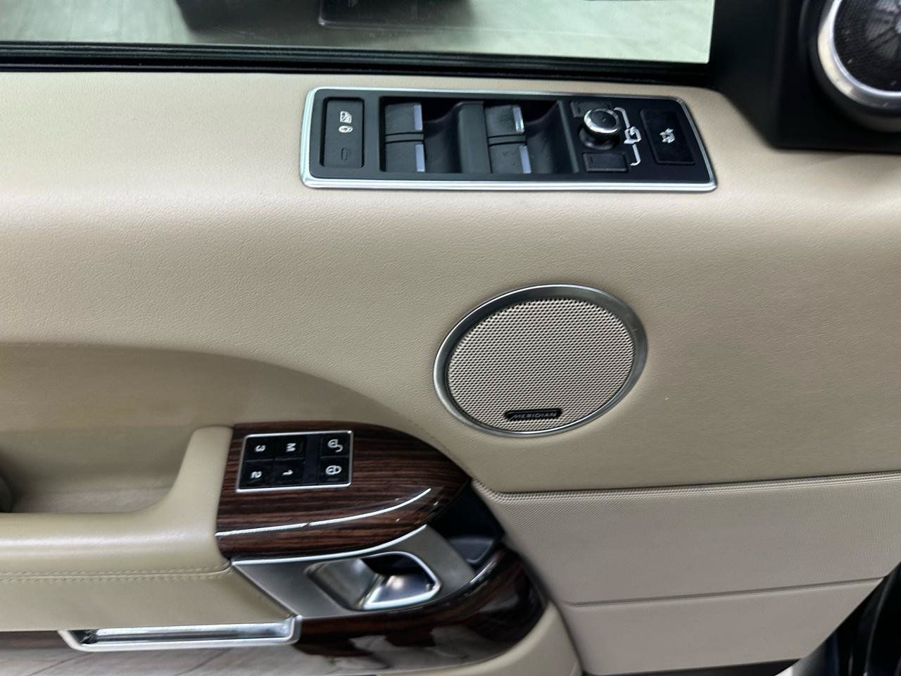 Used 2014 Land Rover Range Rover HSE AWD/4WD image 16
