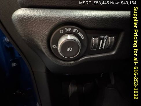 New 2026 Chrysler Pacifica Select image 25