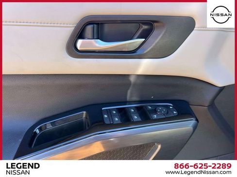 Used 2023 Nissan Pathfinder SL image 18