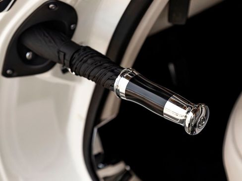 Used 2015 Rolls-Royce Phantom Drophead Coupe image 6