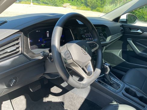 Used 2023 Volkswagen Jetta SE w/ Panoramic Sunroof Package FWD image 10