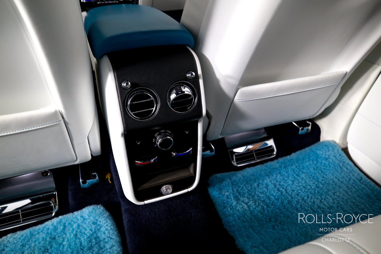Used 2023 Rolls-Royce Cullinan AWD/4WD image 19
