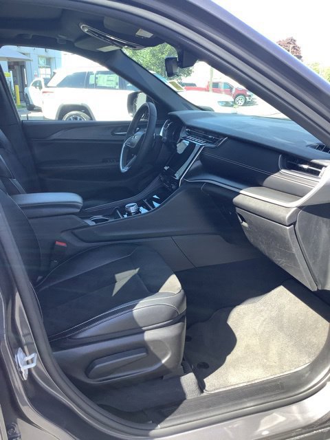 Certified 2024 Jeep Grand Cherokee Altitude AWD/4WD image 26