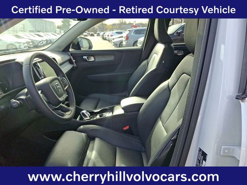 Certified 2025 Volvo XC40 B5 Plus w/ Protection Package Premier image 13