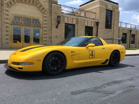 Used 2002 Chevrolet Corvette Z06 w/ Memory Pkg image 2