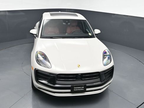 Used 2025 Porsche Macan AWD/4WD image 19