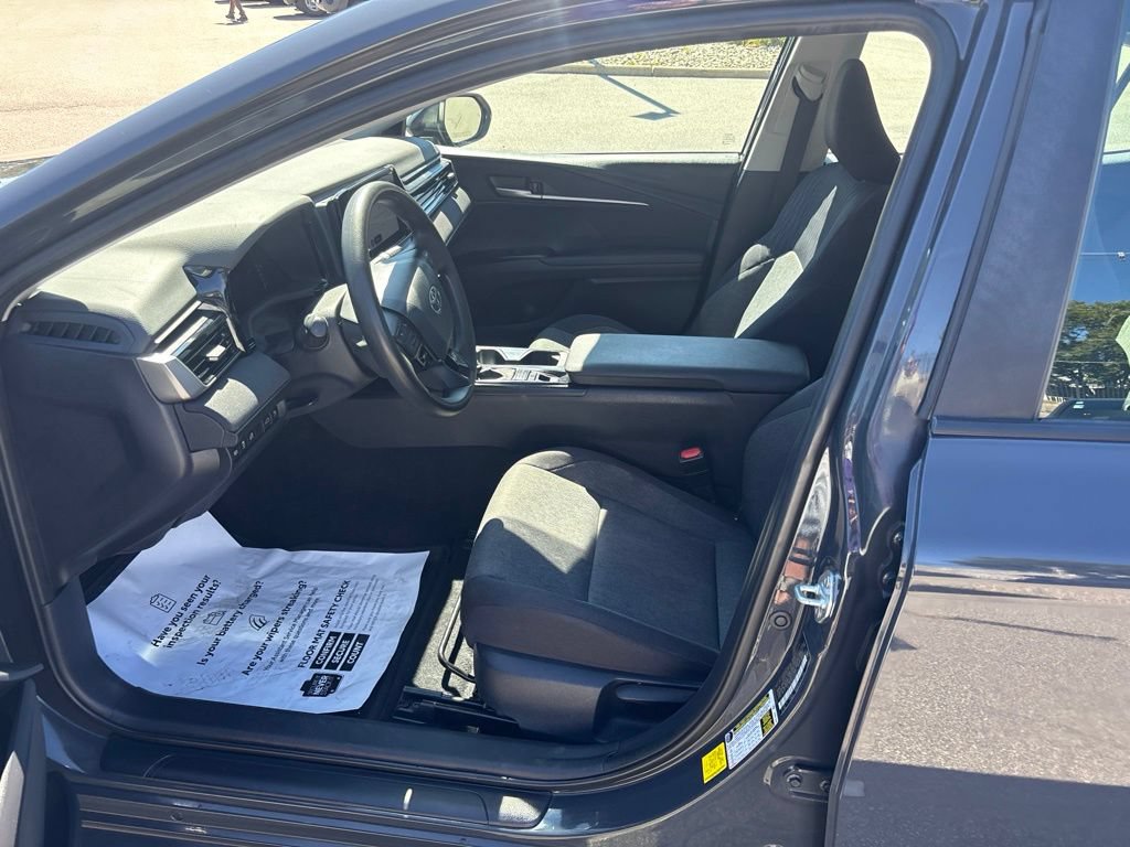 Used 2025 Toyota Camry LE FWD image 8
