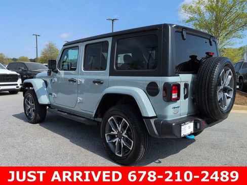 Used 2024 Jeep Wrangler Unlimited image 6