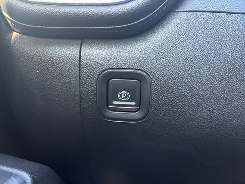 Used 2021 Chevrolet Silverado 1500 LT Trail Boss w/ Convenience Package II image 24