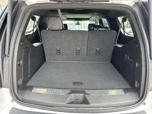 Used 2021 Chevrolet Suburban Premier w/ Premium Package RWD image 9