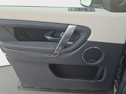 Used 2025 Land Rover Discovery Sport S image 24