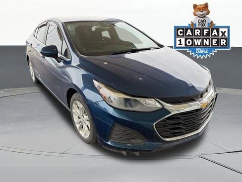 Used 2019 Chevrolet Cruze LT w/ Convenience Package image 1