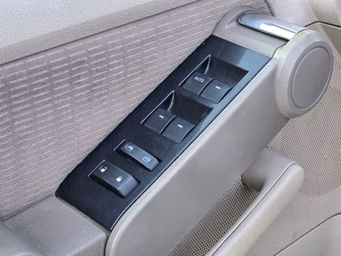 Used 2006 Ford Explorer XLT image 21