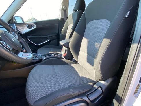 Used 2024 Kia Soul LX w/ Option Group 015 FWD image 10