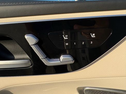 Used 2023 Mercedes-Benz GLC 300 4MATIC image 11