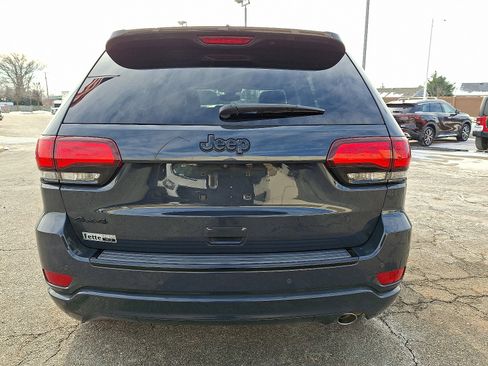 Used 2018 Jeep Grand Cherokee Altitude image 5