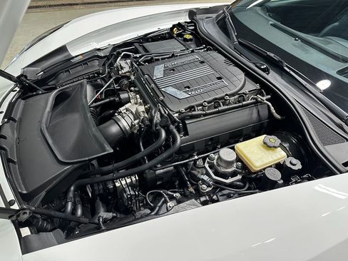 Used 2015 Chevrolet Corvette Z06 w/ 3LZ Preferred Equipment Group RWD image 5