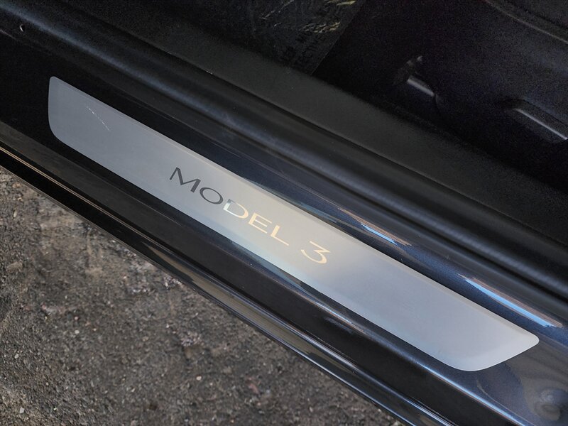 Used 2018 Tesla Model 3 Long Range RWD image 19