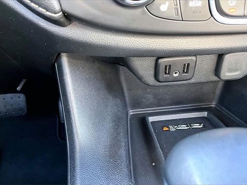 Used 2023 Chevrolet Traverse LT image 15