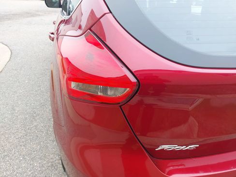Used 2017 Ford Focus Titanium w/ Titanium Technology Package FWD image 37