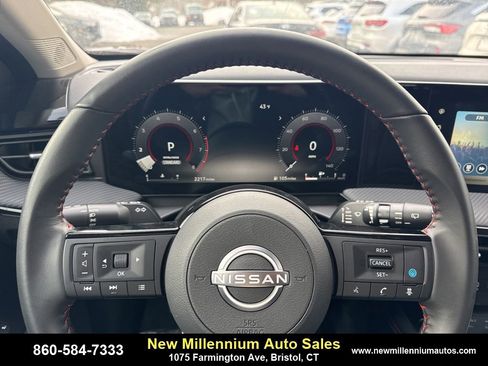 Used 2025 Nissan Kicks SR image 16