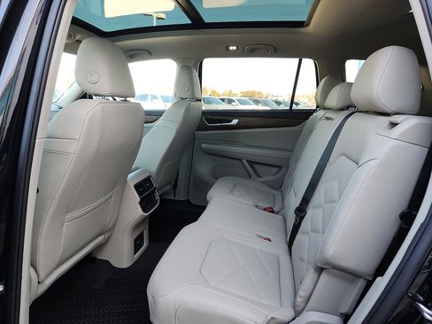 New 2026 Volkswagen Atlas SE image 12