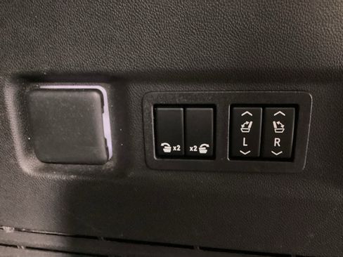 Used 2022 GMC Yukon XL Denali AWD/4WD image 33